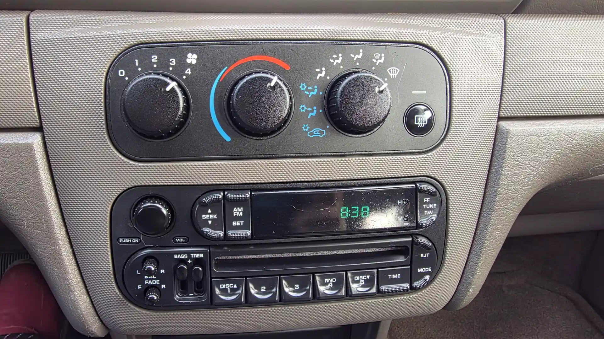 2003 Chrysler Sebring inside 4