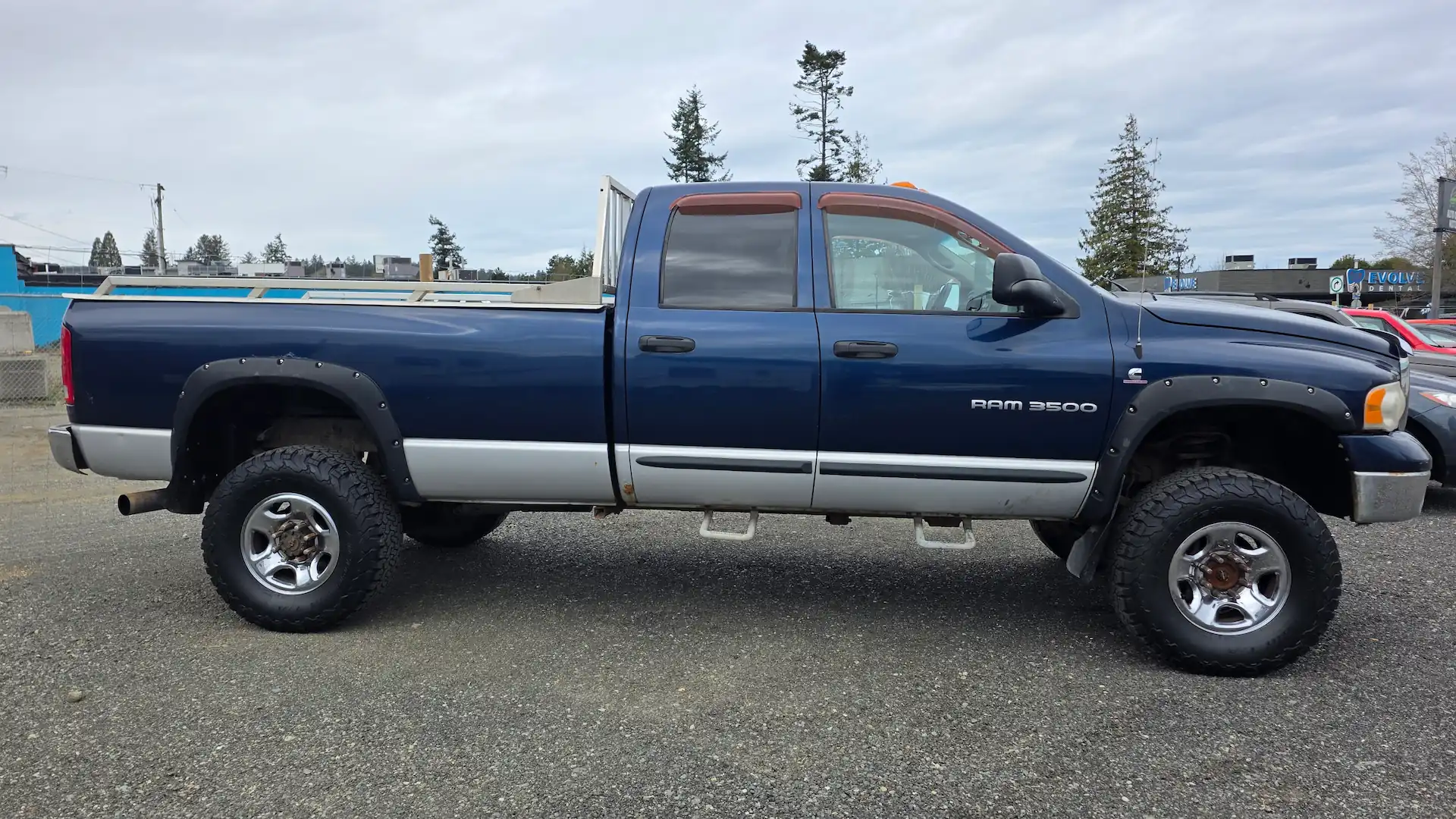 2004 Dodge Ram 3500 Longbox SLT side