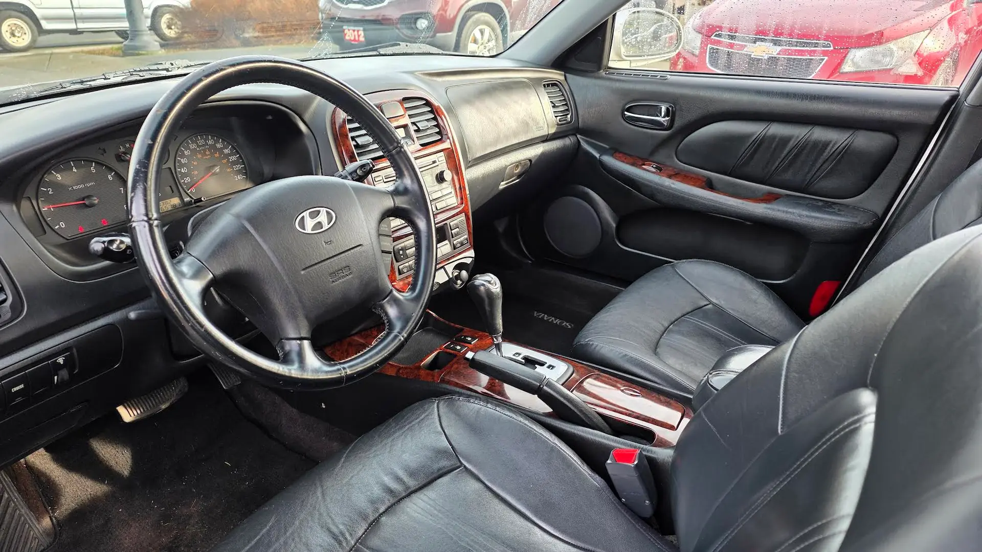 2005 Hyundai Sonata GLX inside 1
