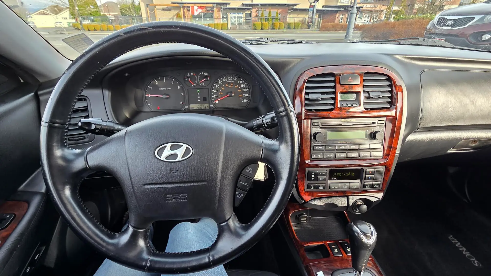 2005 Hyundai Sonata GLX inside 4