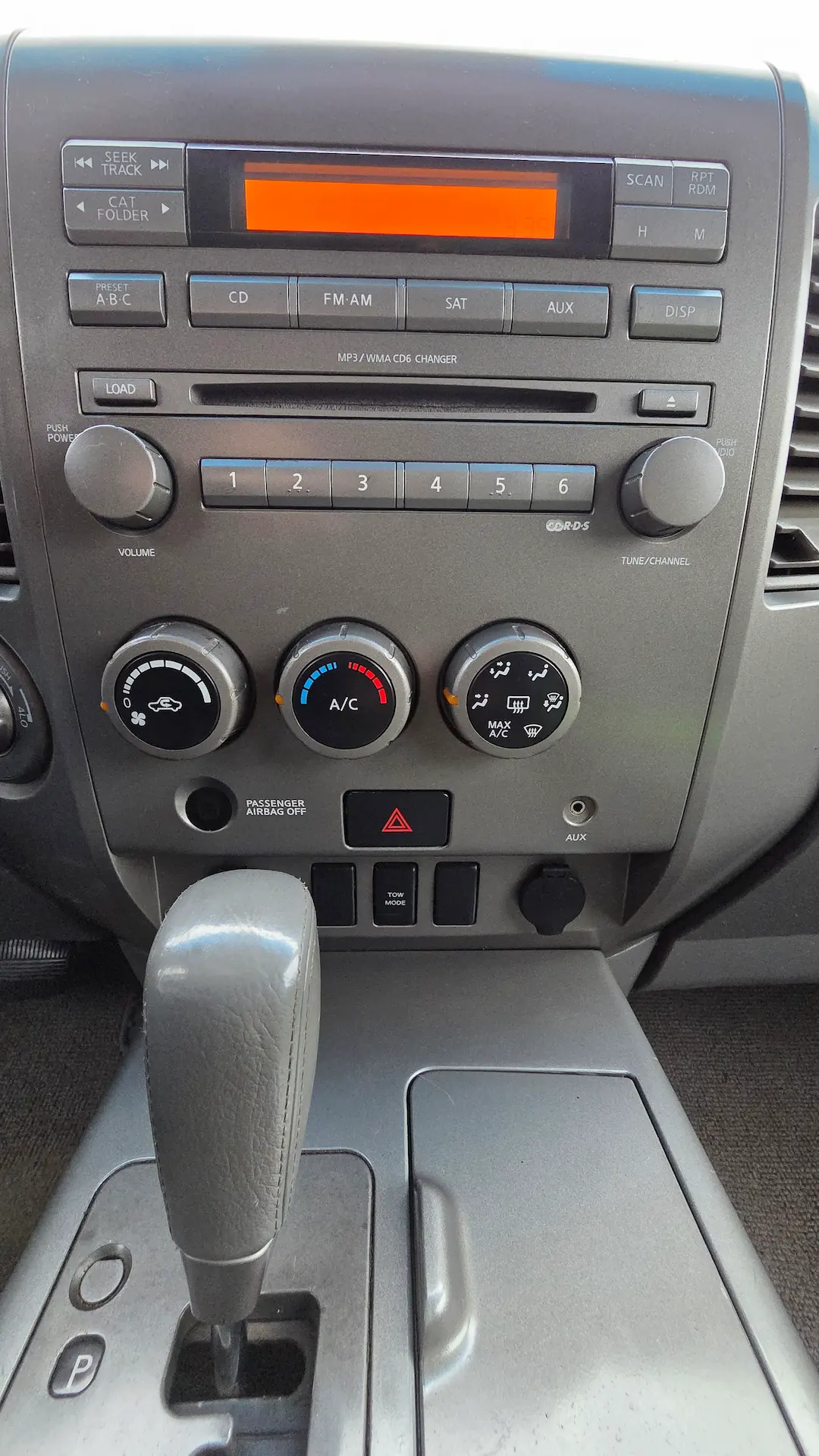 2006 Nissan Titan SE Inside 6