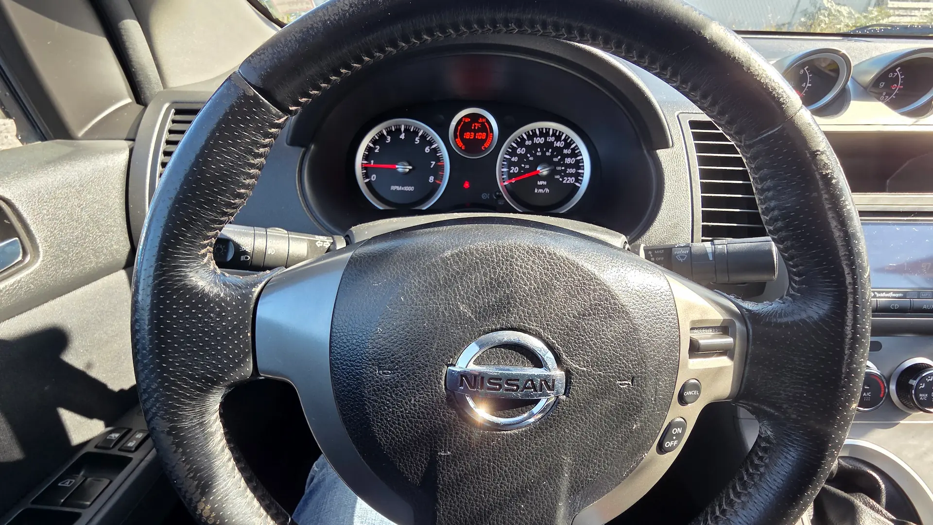 2010 Nissan Sentra Inside 4