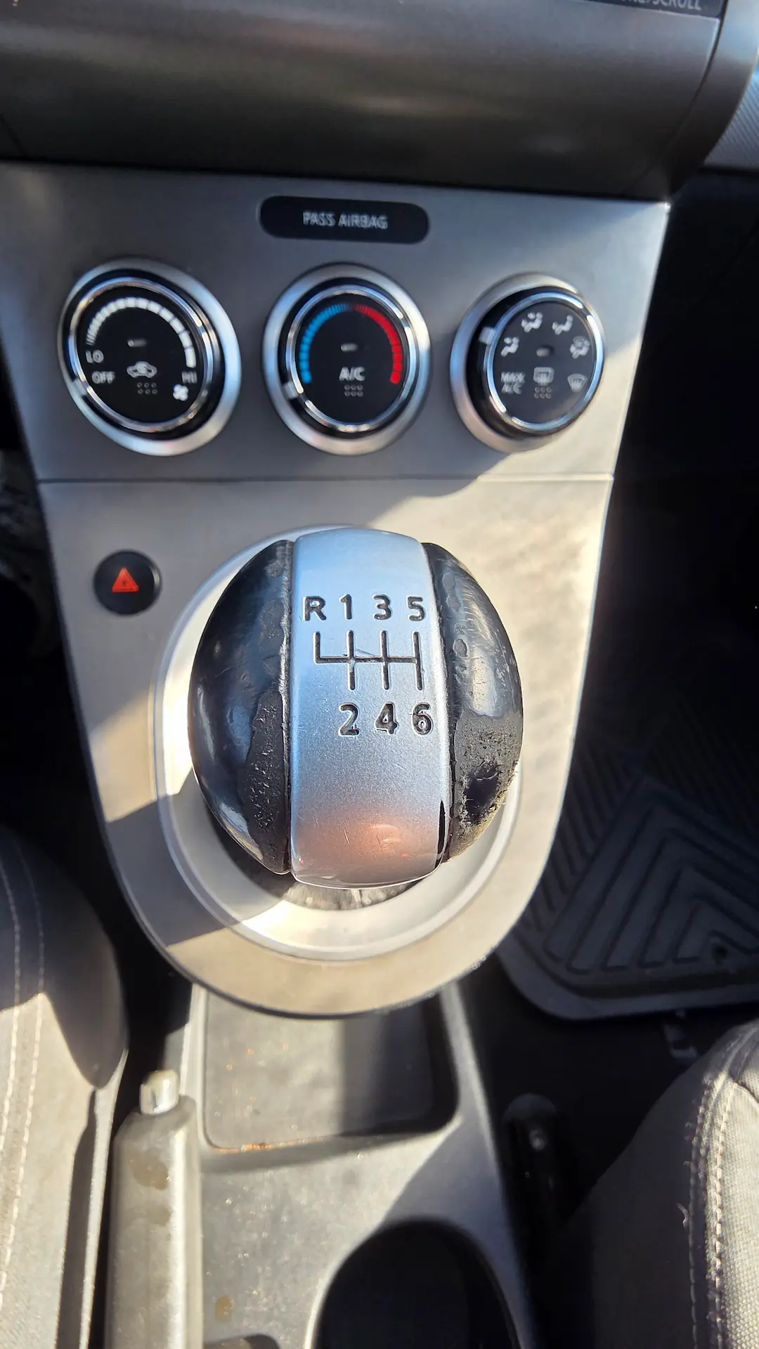 2010 Nissan Sentra Inside 7
