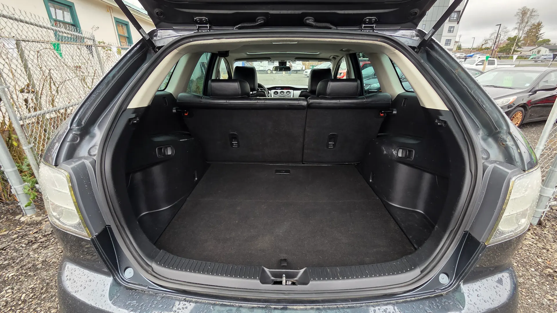 2011 Mazda CX-7 trunk