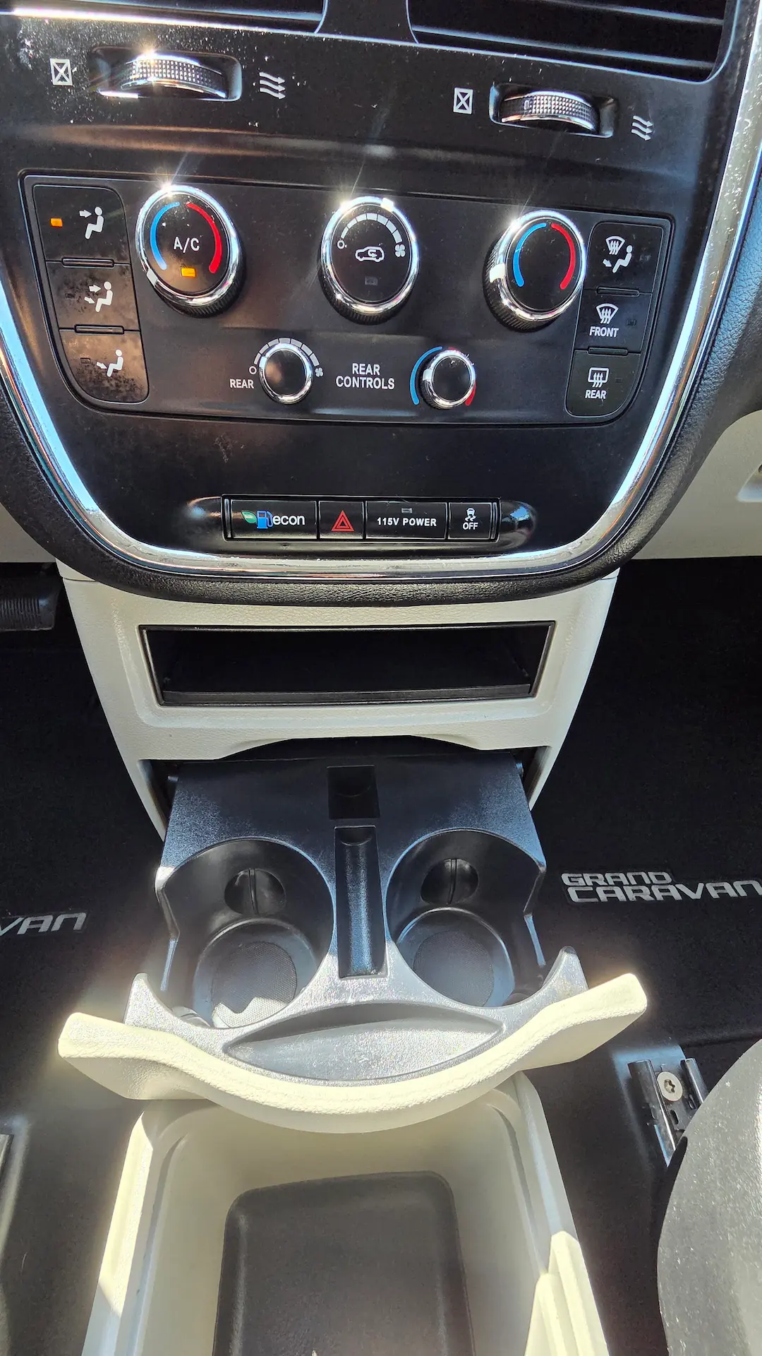 2013 Dodge Grand Caravan SXT console cup
