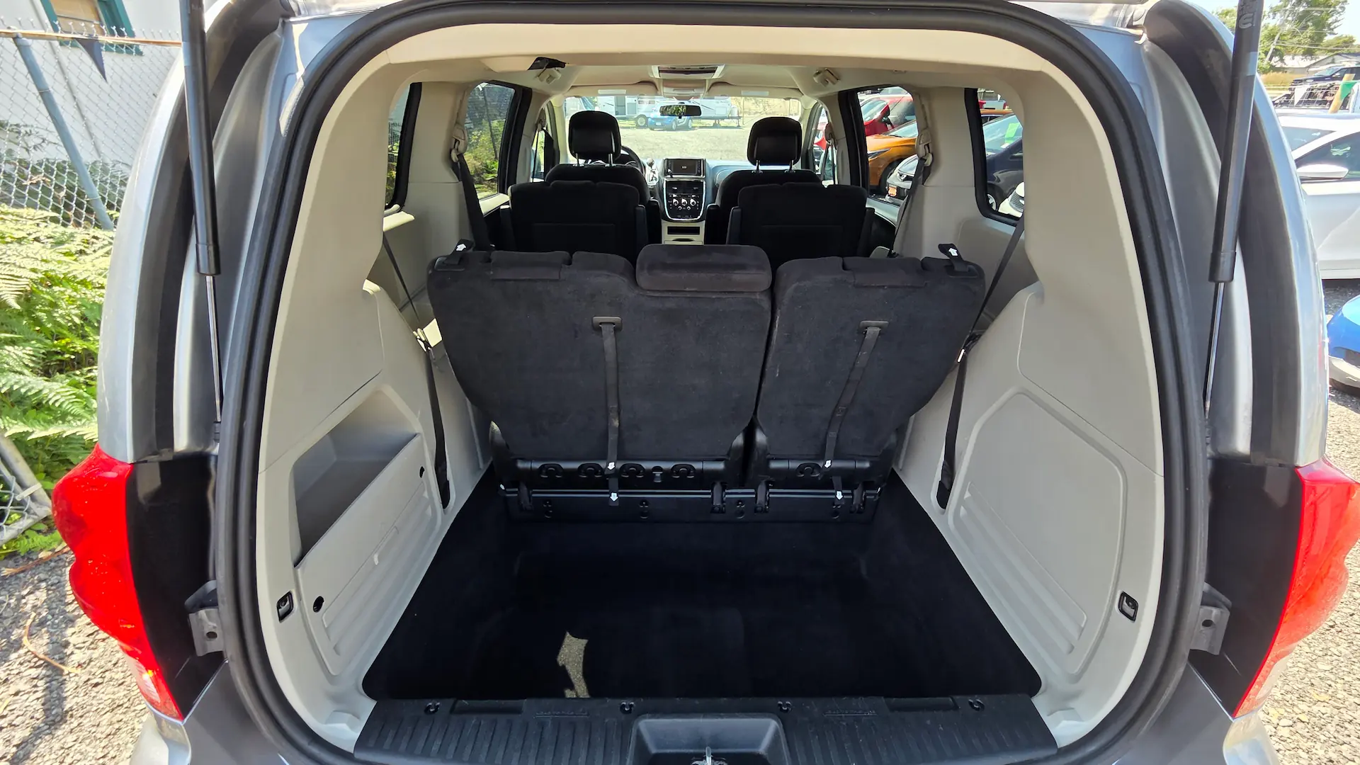 2013 Dodge Grand Caravan SXT trunk