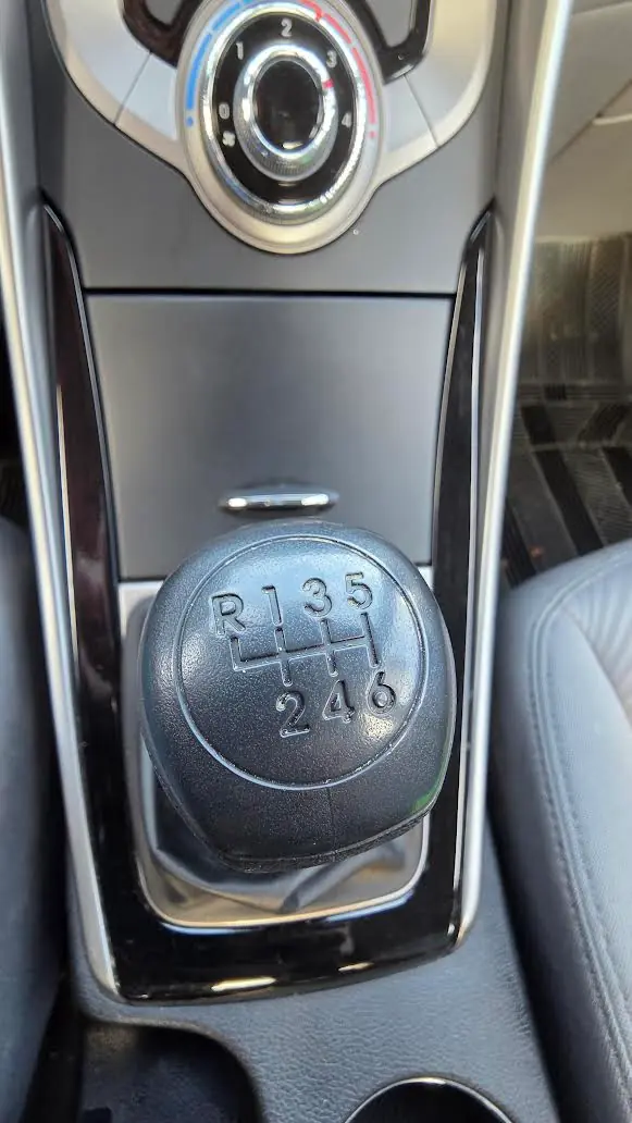 Hyundai Elantra GL Inside 5