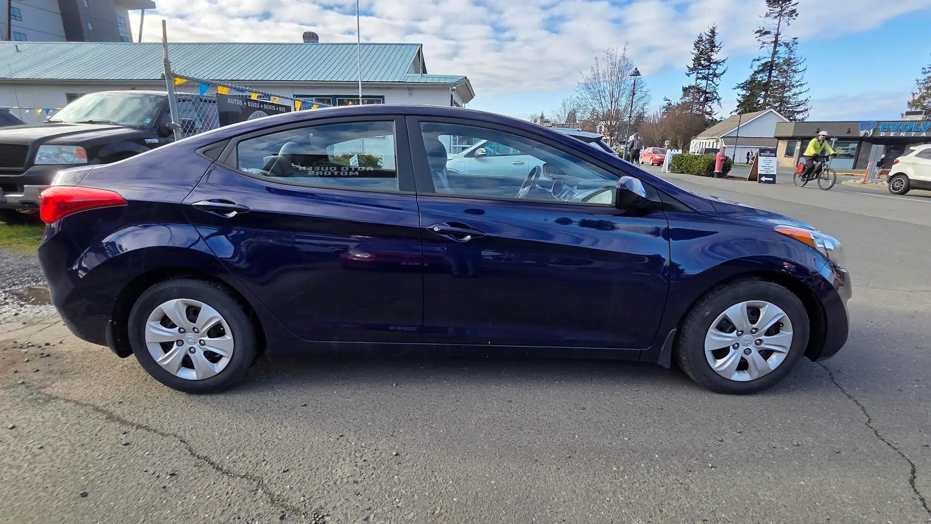 Hyundai Elantra GL Side