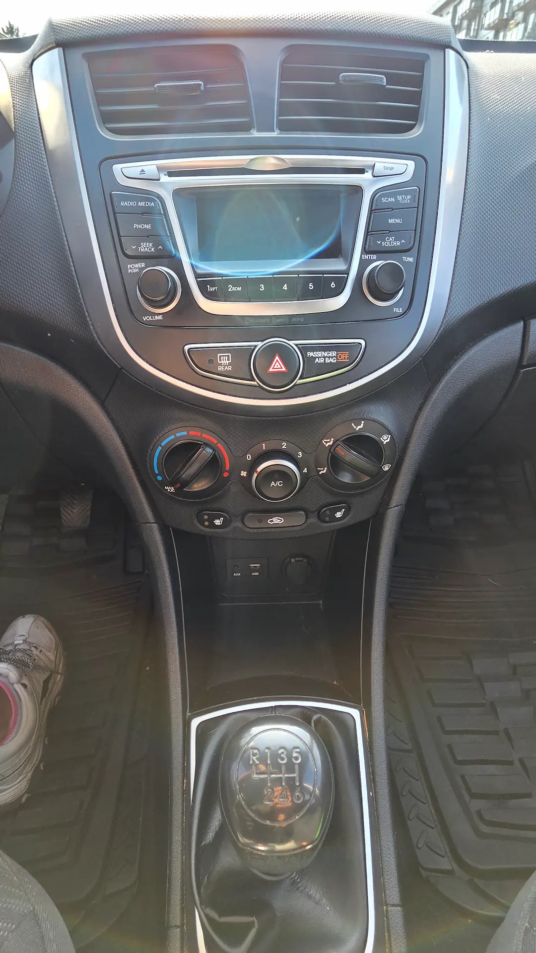 2015 Hyundai Accent Inside 5