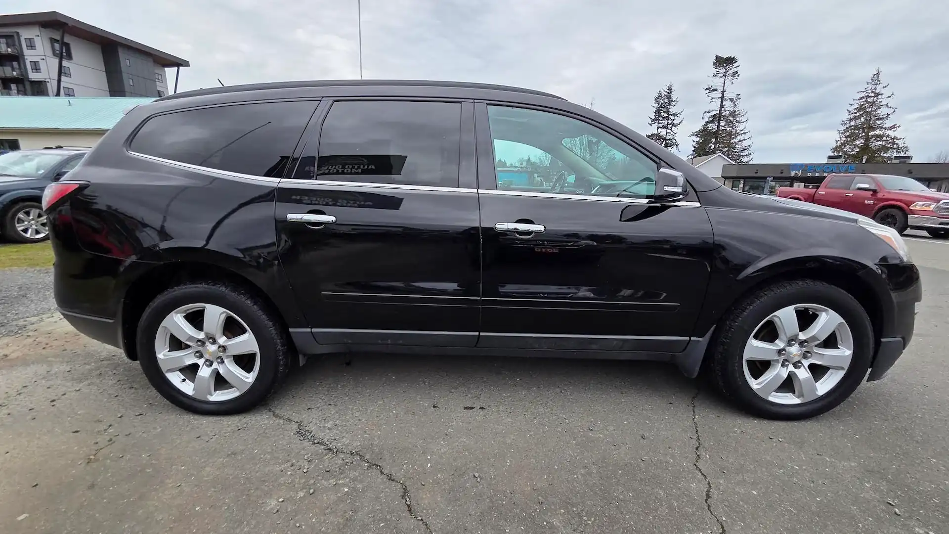 2016 Chevrolet Traverse Side