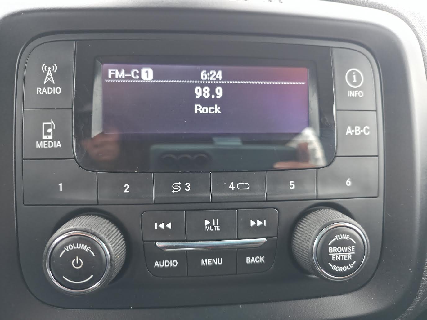 Jeep Renegade inside 2