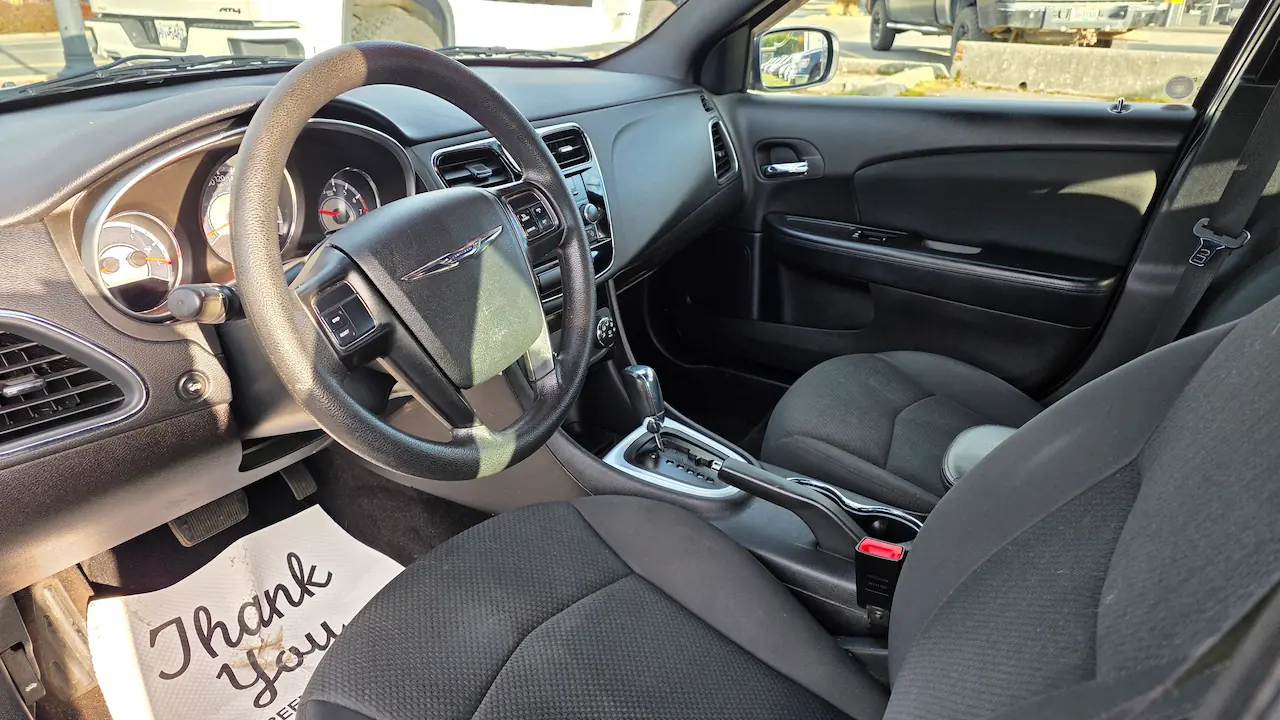 2011 Chrysler 200 inside 3