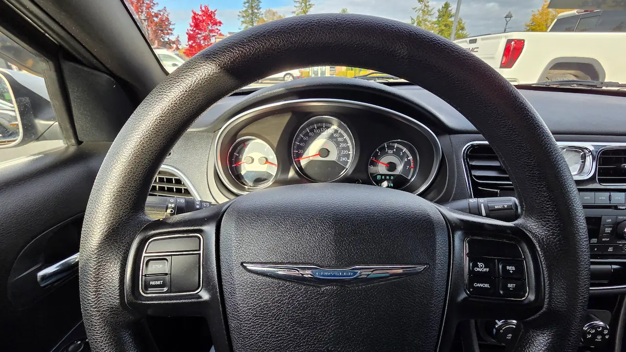 2011 Chrysler 200 inside 5