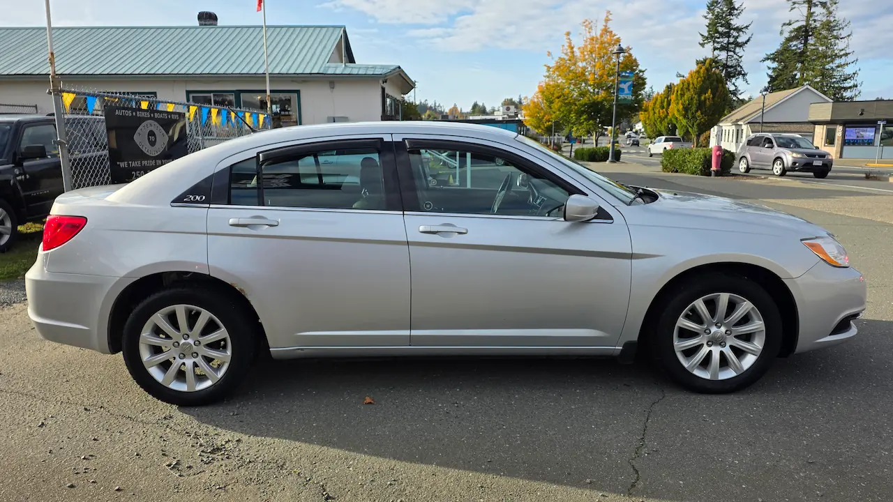 2011 Chrysler 200 side