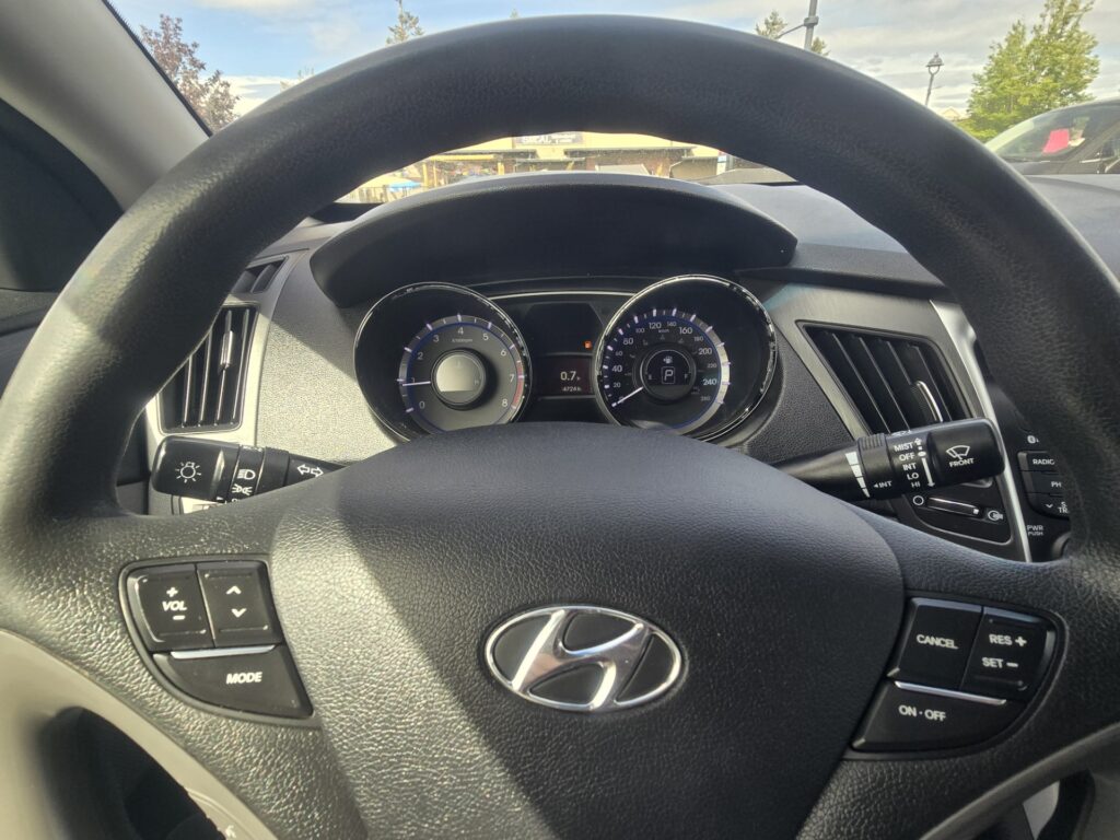 2013 Hyundai Sonata GLS Steering wheel